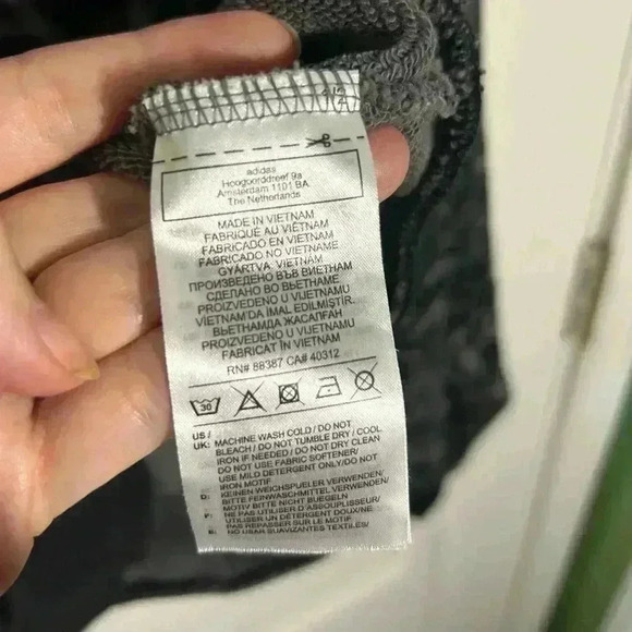 Adidas Women All Over Cheetah Print Pullover Crew. Size Large. Black. - Picture 9 of 11